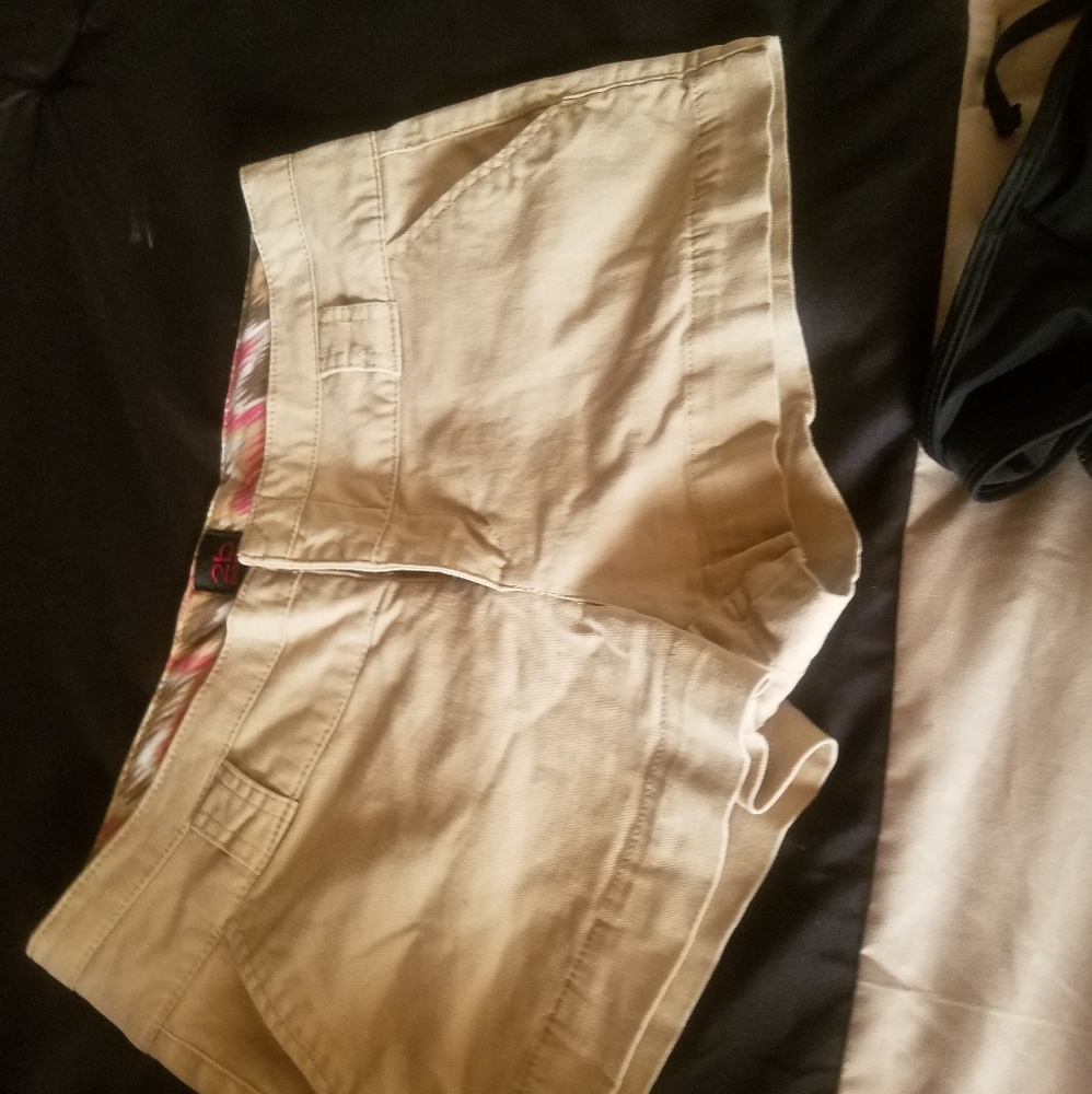 Shorts - Picture 2 of 3